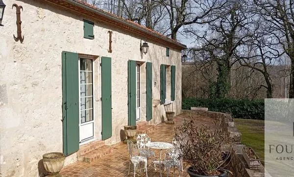 EXCLUSIVITE : Axe FOULAYRONNES - LAUGNAC : MAISON EN PIERRE 