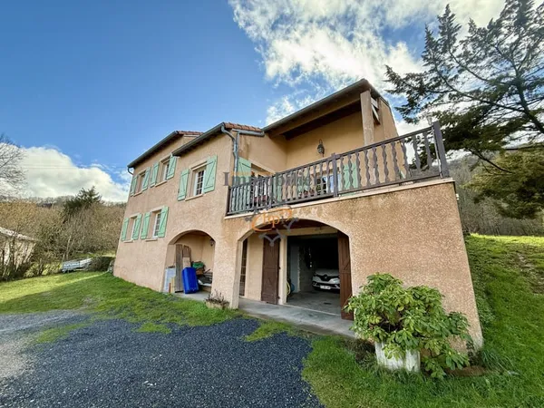 VENTE Maison de 102 m2 sur 4147 m2 de terrain à SAINT-AFFRIQ