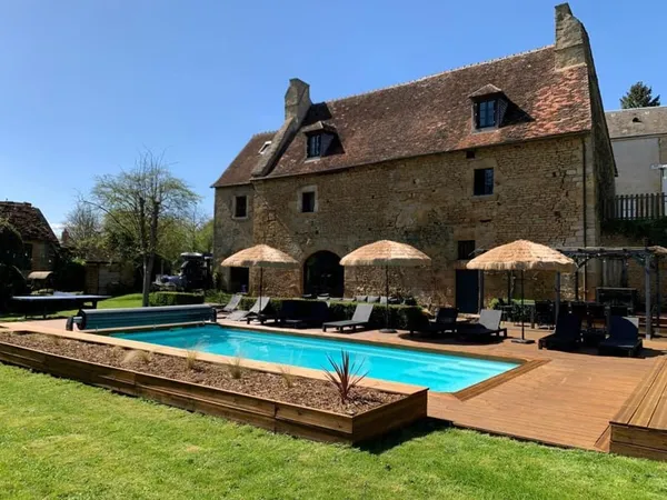 À Vendre MONTGIVRAY (36400) - Maison de Caractère du XVe Siècle avec Piscine et Dépendances 