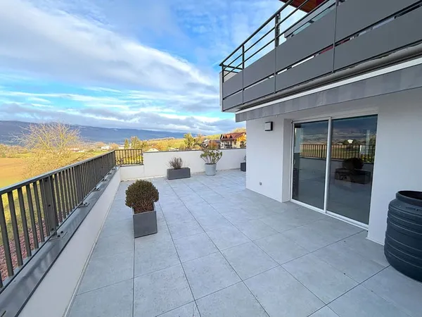 Appartement 90 m2 avec grande terrasse et garage 2 voitures 