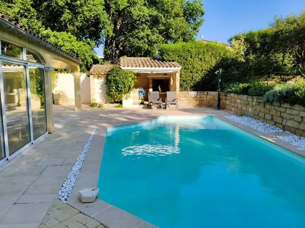Villa avec piscine, studio indépendant & terrain 910 m2