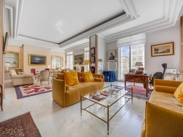 APPARTEMENT DE 6 PIÈCES DE 403 m² 