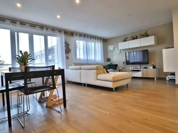 LE PORT-MARLY - Apt 4 pièces de 77m2 - 2 chambres avec placa