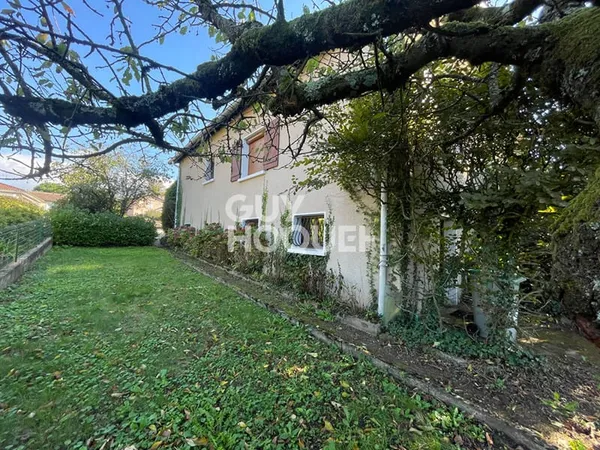 Maison à vendre à Feurs - Emplacement idéal, secteur calme 