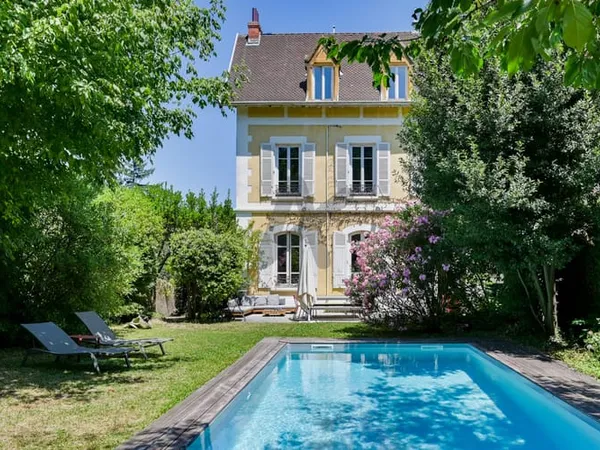 LYON 5, maison bourgeoise de 305 m2 et terrain 760 m2 avec p 