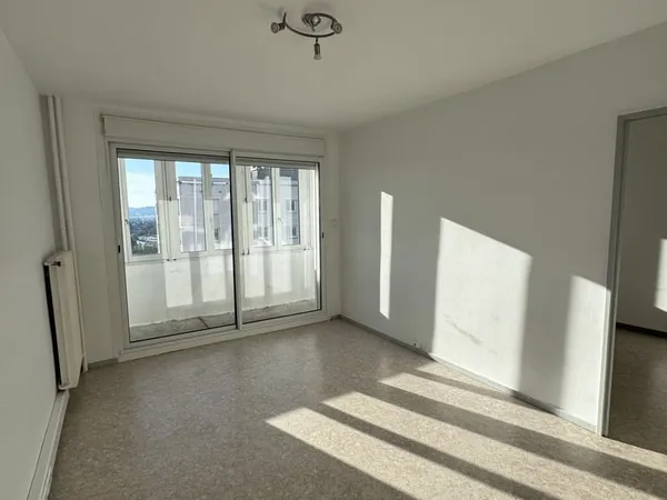 En exclusivité sur Belfort proche A36, F3 avec loggia. 