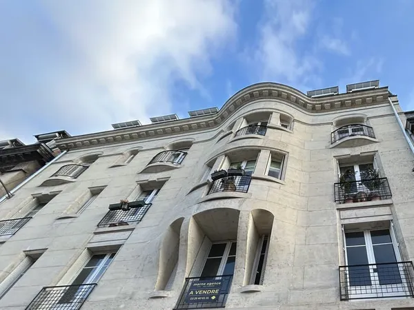 SECTEUR PLACE ROYALE - CERES - SUPERBE APPARTEMENT TYPE 6 DE 