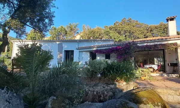 Villa 3 chambres et tres beau terrain 