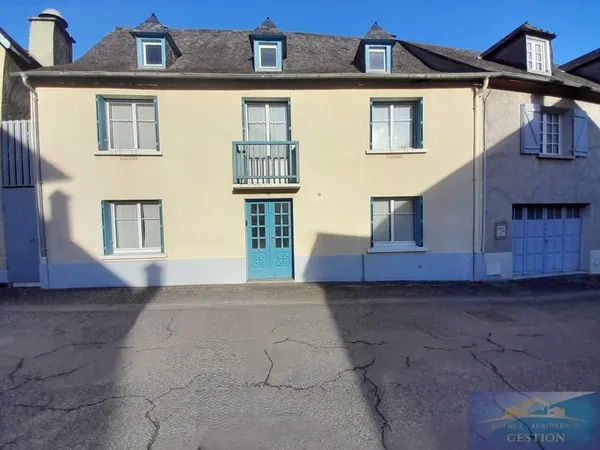 Maison de village avec appartement, garage et jardin 