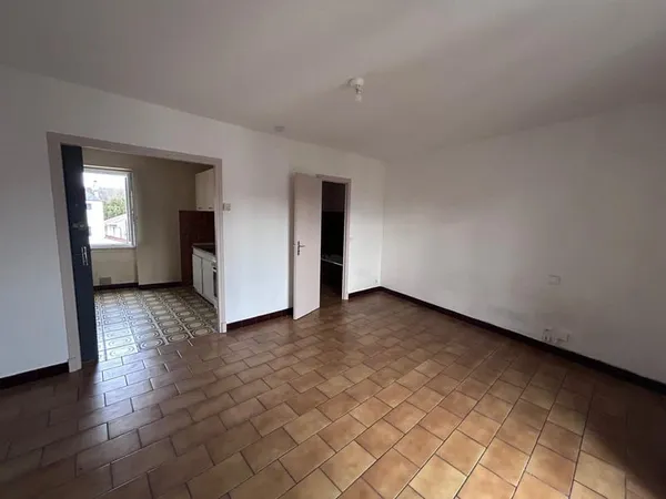 Souillac Studio avec balcon à louer 