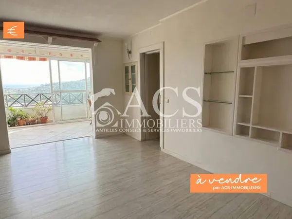 Beau T4 lumineux avec terrasse, vue dégagée, proche CHU Meyn 