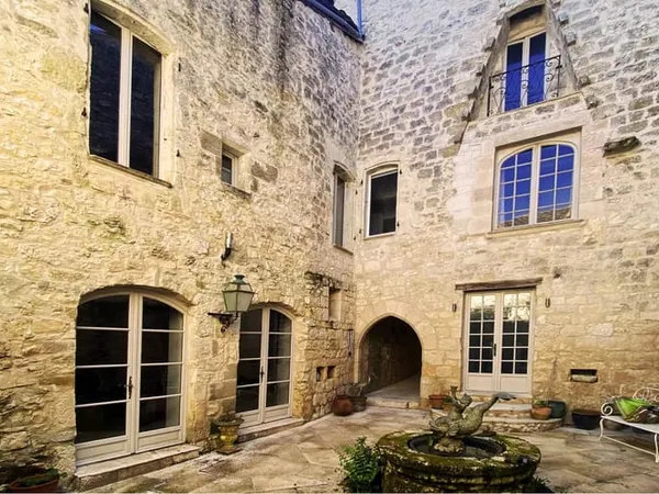 Une exceptionnelle maison de ville du XVIIIe siècle au passé rare