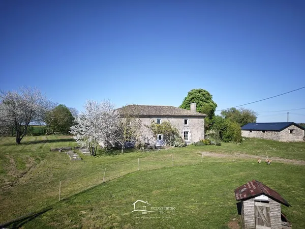 MAISON AU COEUR DE 7 000 m2 