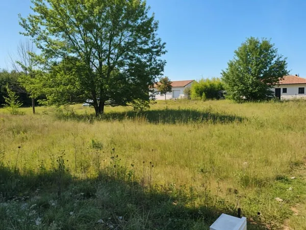 Terrain à bâtir de 492 m² à DIEUPENTALE (82) au prix de 58000€.