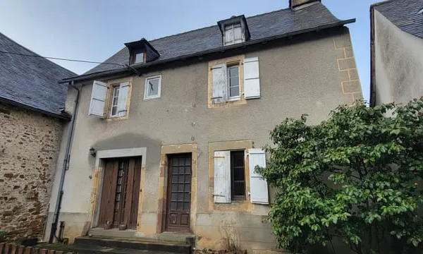 Maison de caractère avec jardinet et dépendance Coeur de Be