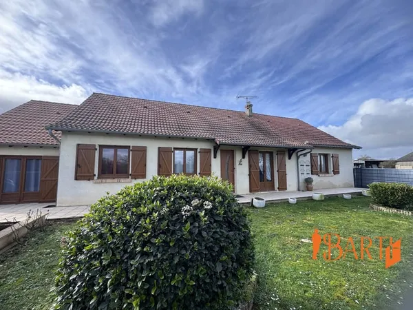 Plaimpied Givaudins, vend maison de plein pied d'environ 141m2