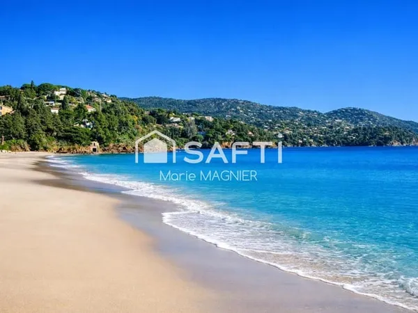 RARE À PRAMOUSQUIER commune du Lavandou - MAZET T3 RÉNOVÉ À 2 PAS DE LA PLAGE, PISCINE & JARDIN PRIV