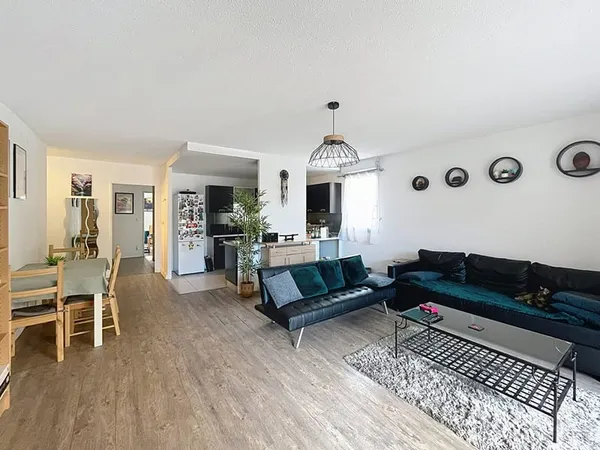 A VENDRE MARSEILLE 13014 HAUT DE ST MARTHE REZ DE JARDIN APPARTEMENT T3 GARAGE DOUBLE 