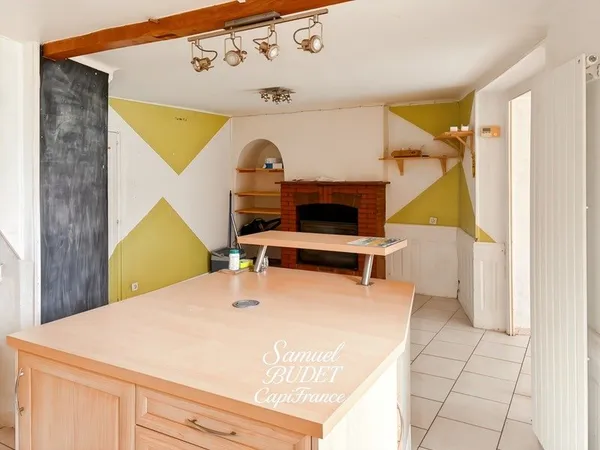 Maison familiale + local professionnel de 35 m2 proche Le Mêle-sur-Sarthe