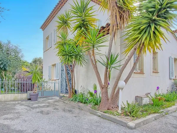 TOULON -SUD EST Petit-Bois Maison de ville au calme