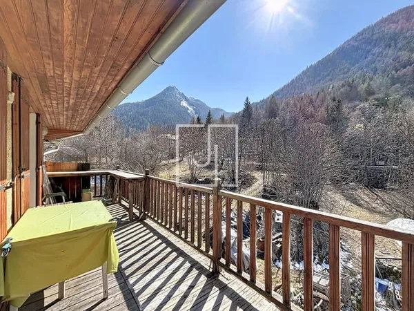 Maison en pierre avec 2 logements, terrain et rivière Vill 