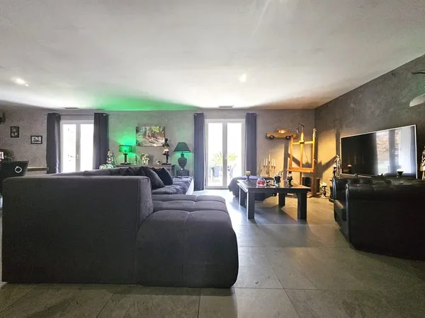 Maison T6, 145 m2, jardin 4000 m2 31310 RIEUMES 
