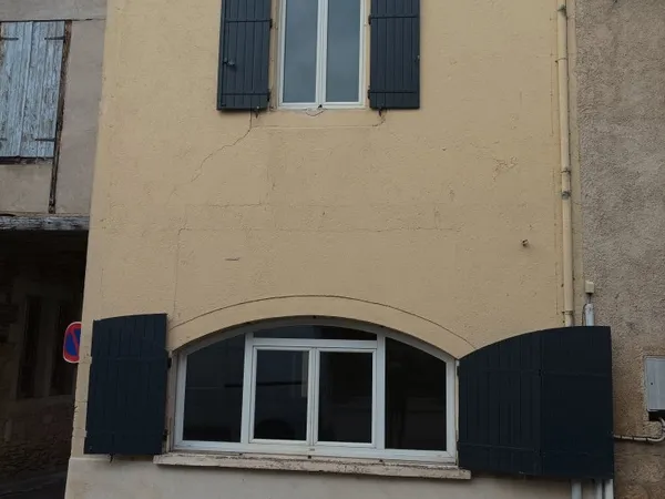 Maison de village en duplex dans le Lot 46700 en bon état g 