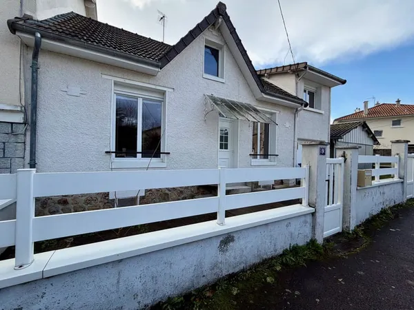 À vendre Charmante maison de ville avec garages et cave 