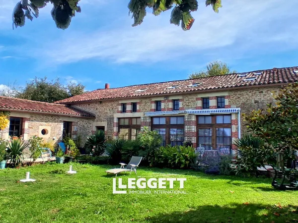Maison 8 pièce(s), BAZOGES-EN-PAREDS