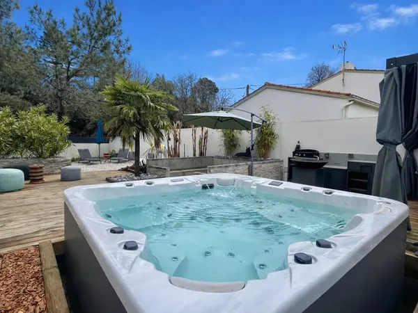 Villa très récente 5 pièces 137 m2 habitables + garage 