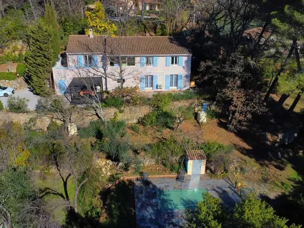 BASTIDE DOMINANTE - 209M2 - DRAGUIGNAN 