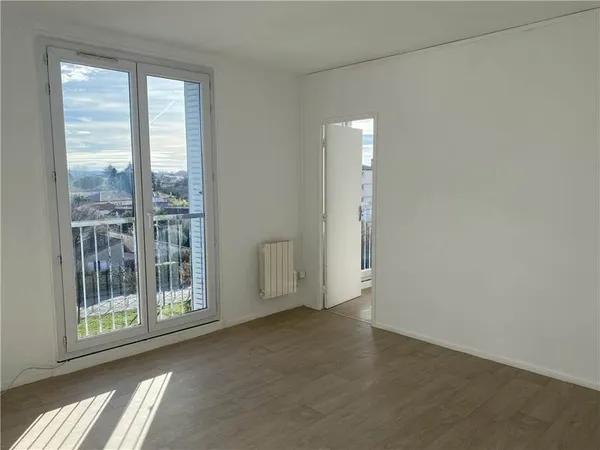 Appartement à louer VALREAS 