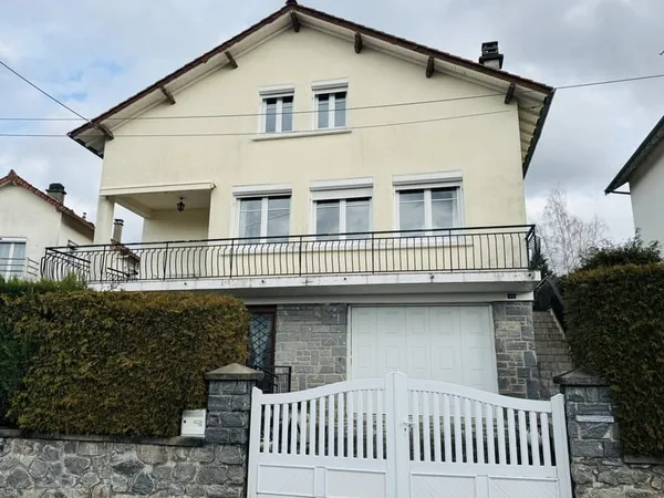 Maison familiale 149 m2 Terrain plat et clos de 723 m2 H 
