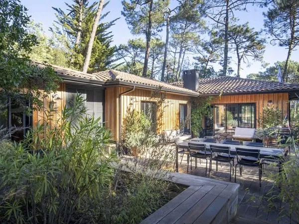 L'Herbe : Un refuge confidentiel entre forêt et océan 
