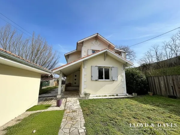 Pessac - Maison rénovée avec jardin et garage