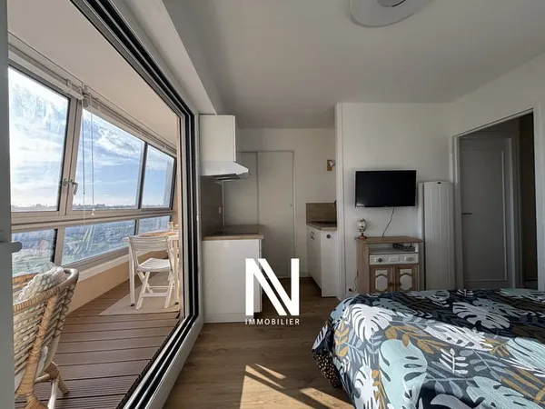 Grand studio, parfait état et vue dégagée.