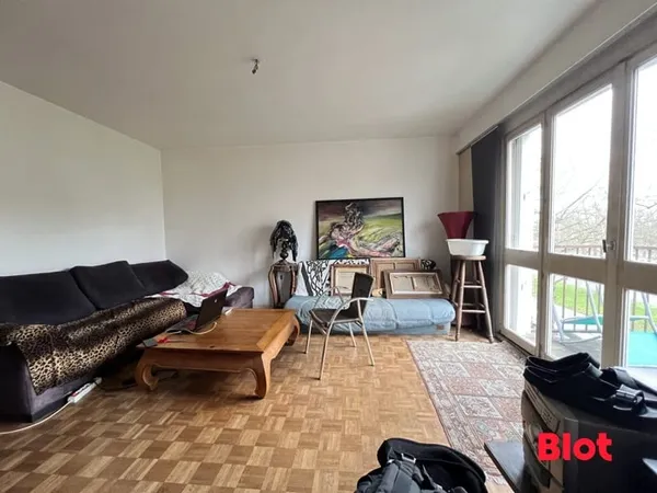À VENDRE PAR BLOT IMMOBILIER - APPARTEMENT T3 À RENNES AU DERNIER ÉTAGE - EXPOSÉ SUD 