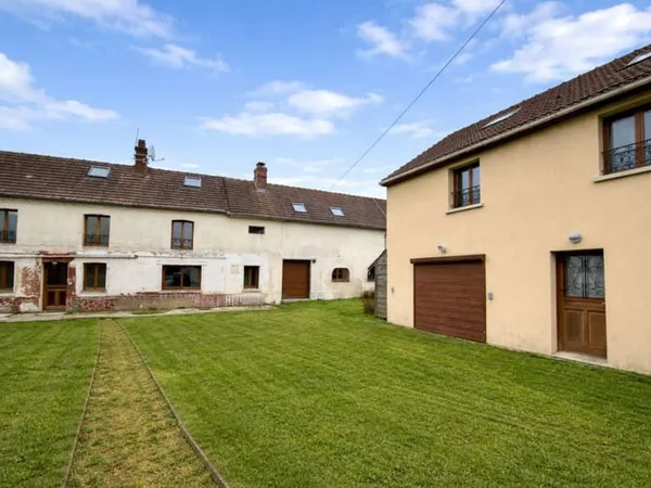Ensemble d'habitation de 310m² Saint-Crépin-Ibouvillers 