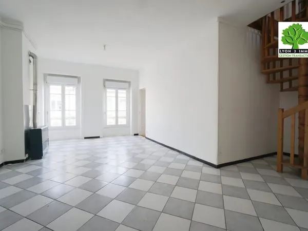 Lyon 3 Guillotière Duplex T4 en dernier étage 