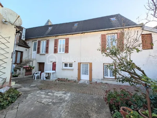 Maison de ville 168 m² - 5 chambres - Possibilité 2 logements - Grand potentiel - Château-Renard