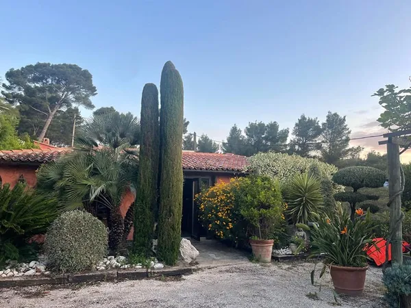Maison de plain-pied 149 m2 sur un terrain paysager de 1859 m2