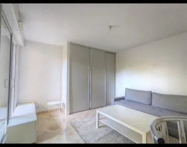 Studio / 30m² / La Garenne-Colombes (Ligne L)
