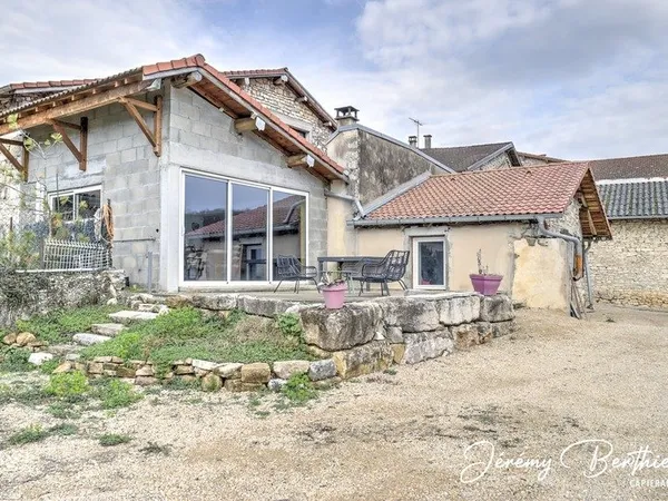 JUJURIEUX (01) - Hameau de Chenavel - Maison 115 m² - Terrain 236 m² - 3 chambres