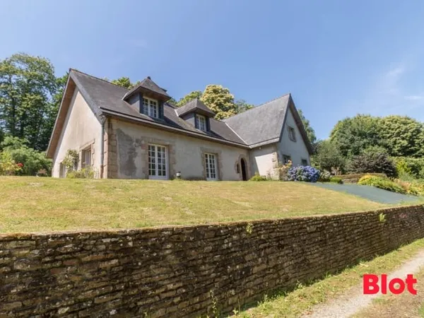 A VENDRE EN EXCLUSIVITE - BLOT LIFFRE - COMMUNE DE LA FONTENELLE - MAISON 7 CHAMBRES 