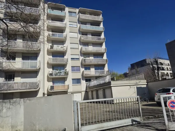 Place de parking-Montreuil 93100