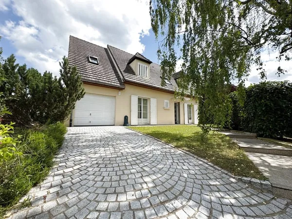 Plailly, Maison individuelle élevée sur sous sol aménagé et