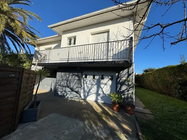 Larochefoucault, Maison familiale à fort potentiel Emplace