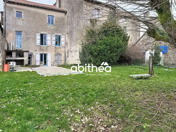 Grande maison de 266 m2 à Pierre Buffière