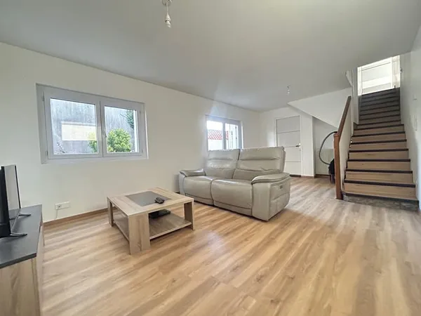 Grande Maison de Ville avec studio indépendant 