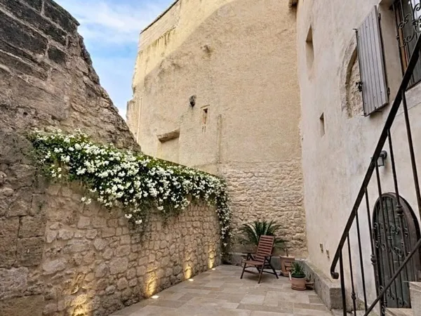 Maison de charme avec terrasse et garage à Pertuis